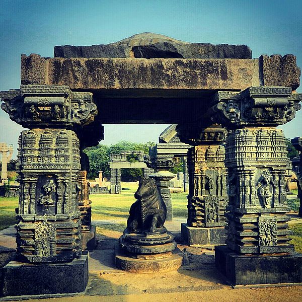 File:Warangal fort pillars 01.jpg